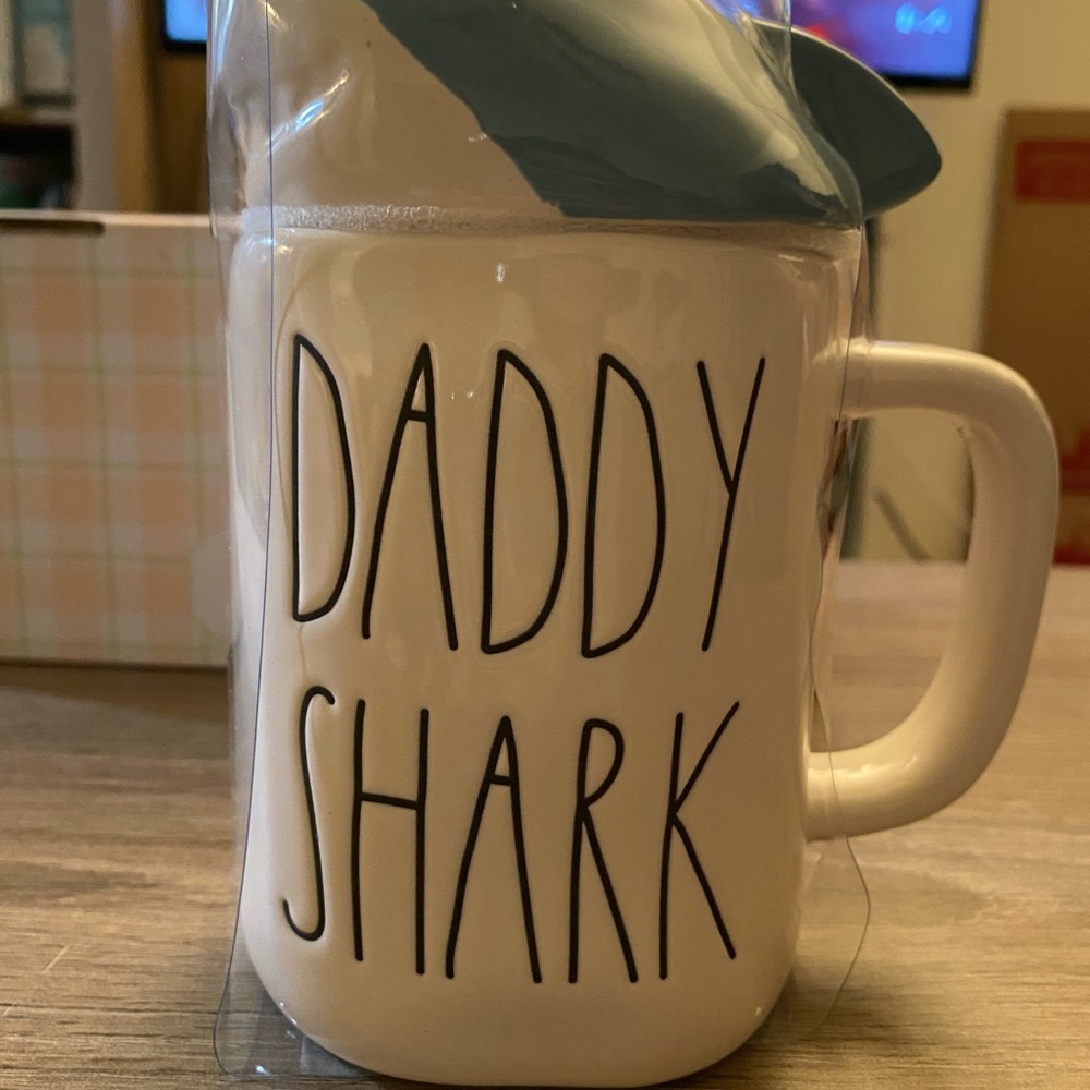 RAE DUN NEW DADDY SHARK MUG AND TOPPER